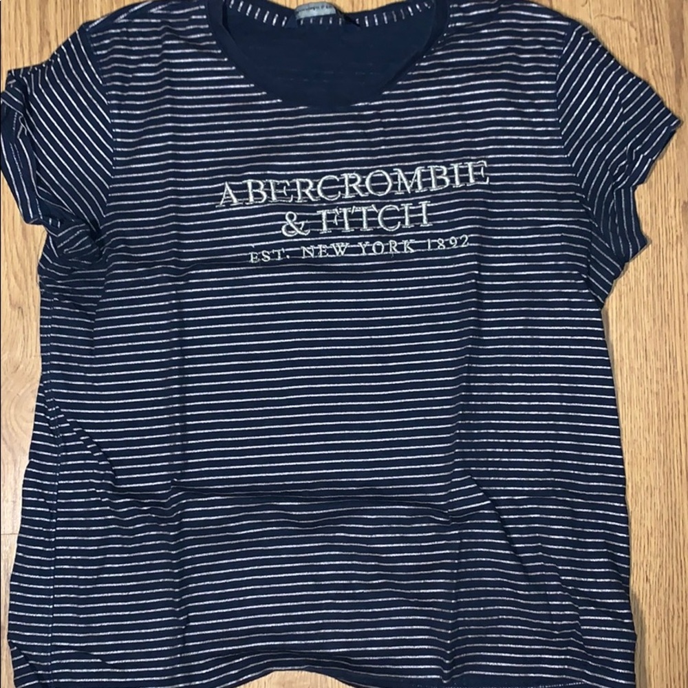 Ambercrombie t shirt large